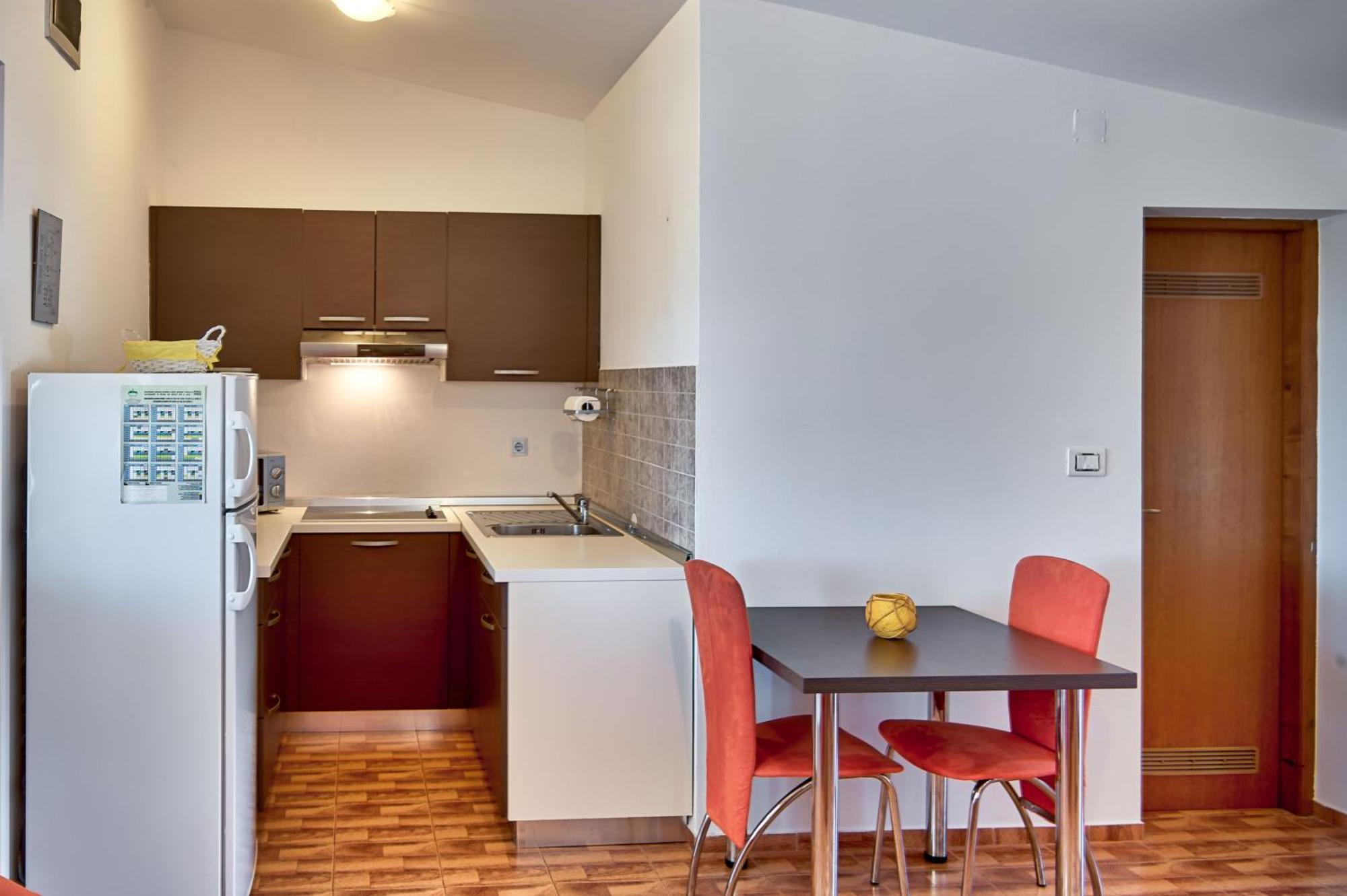Teuta Apartments - A Beach And A Sea View Peroj Eksteriør billede