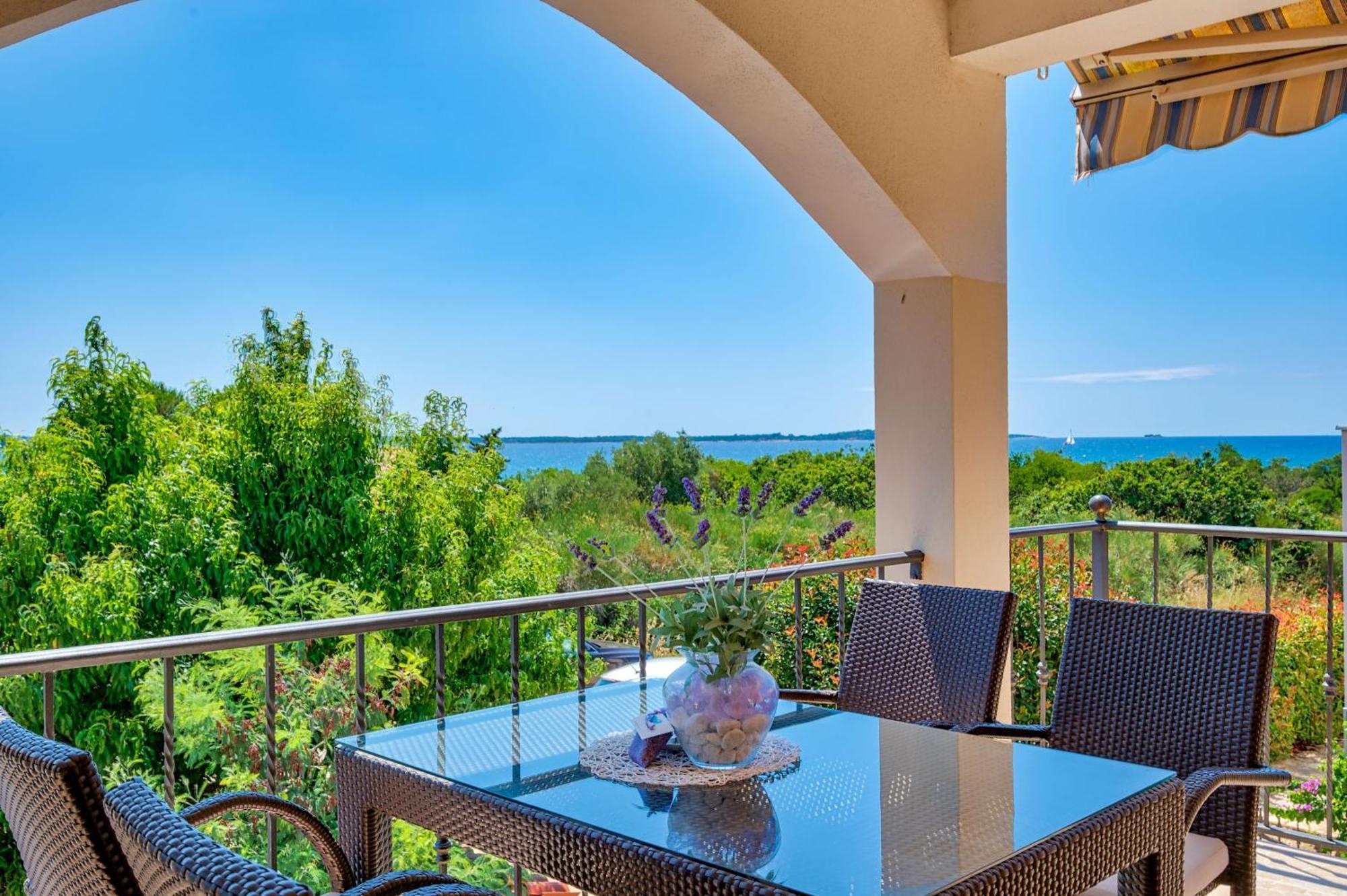 Teuta Apartments - A Beach And A Sea View Peroj Eksteriør billede
