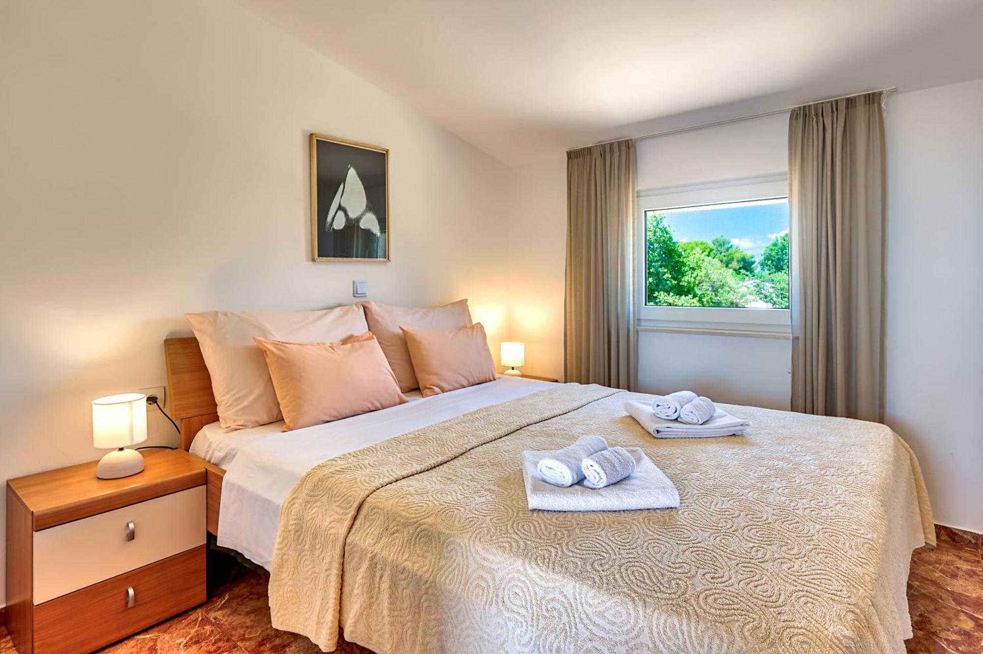 Teuta Apartments - A Beach And A Sea View Peroj Eksteriør billede