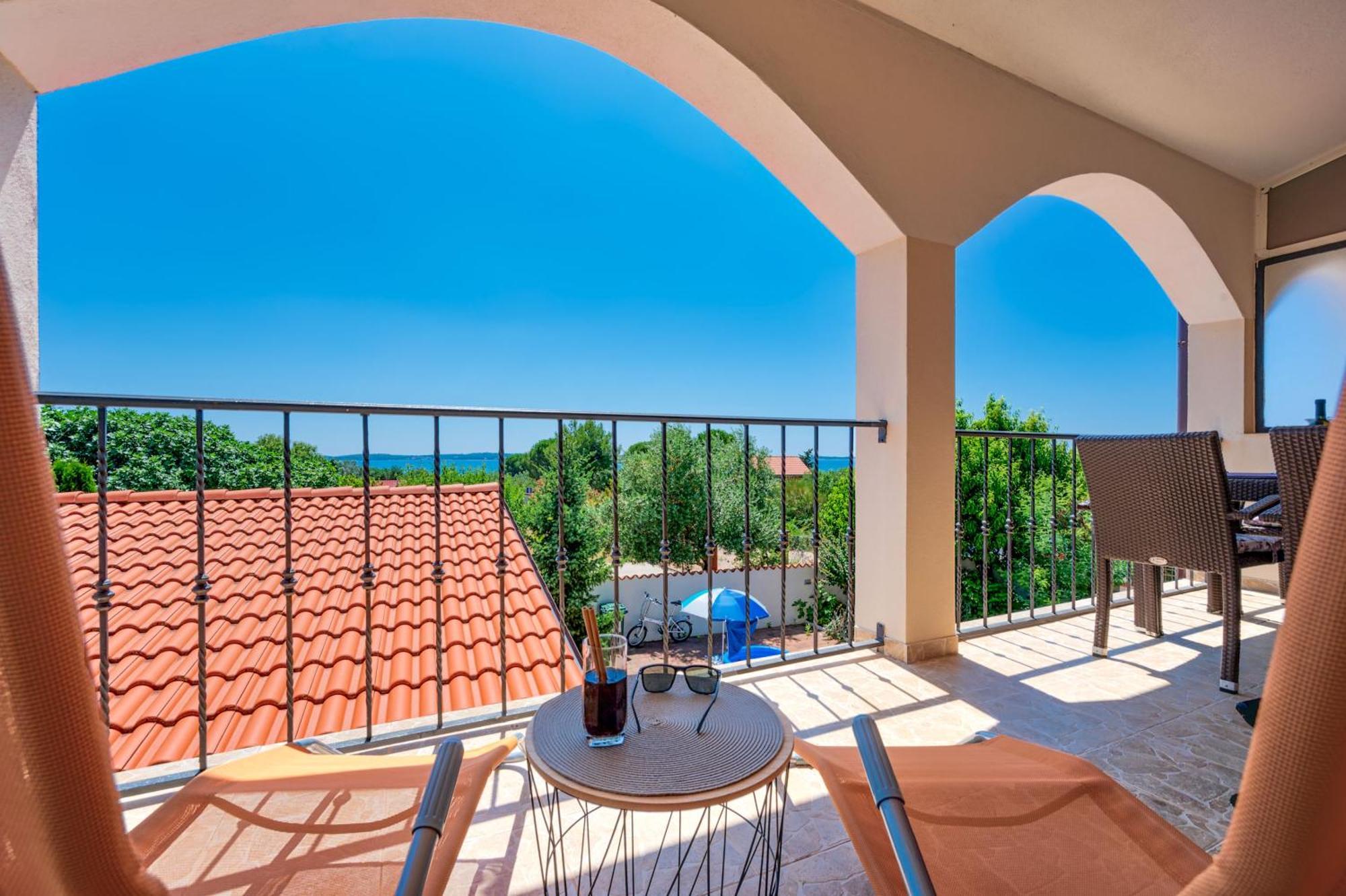 Teuta Apartments - A Beach And A Sea View Peroj Eksteriør billede
