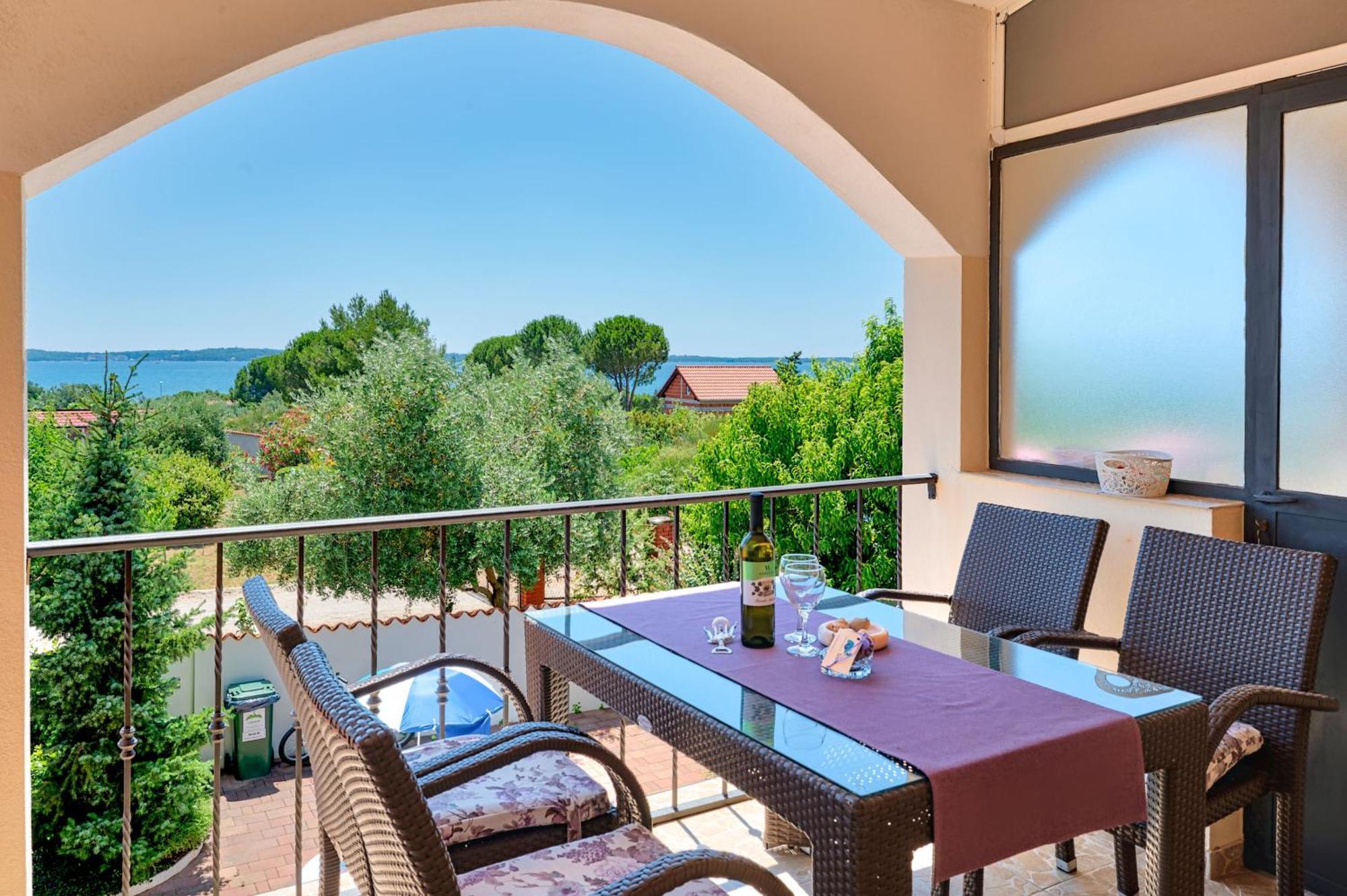 Teuta Apartments - A Beach And A Sea View Peroj Eksteriør billede